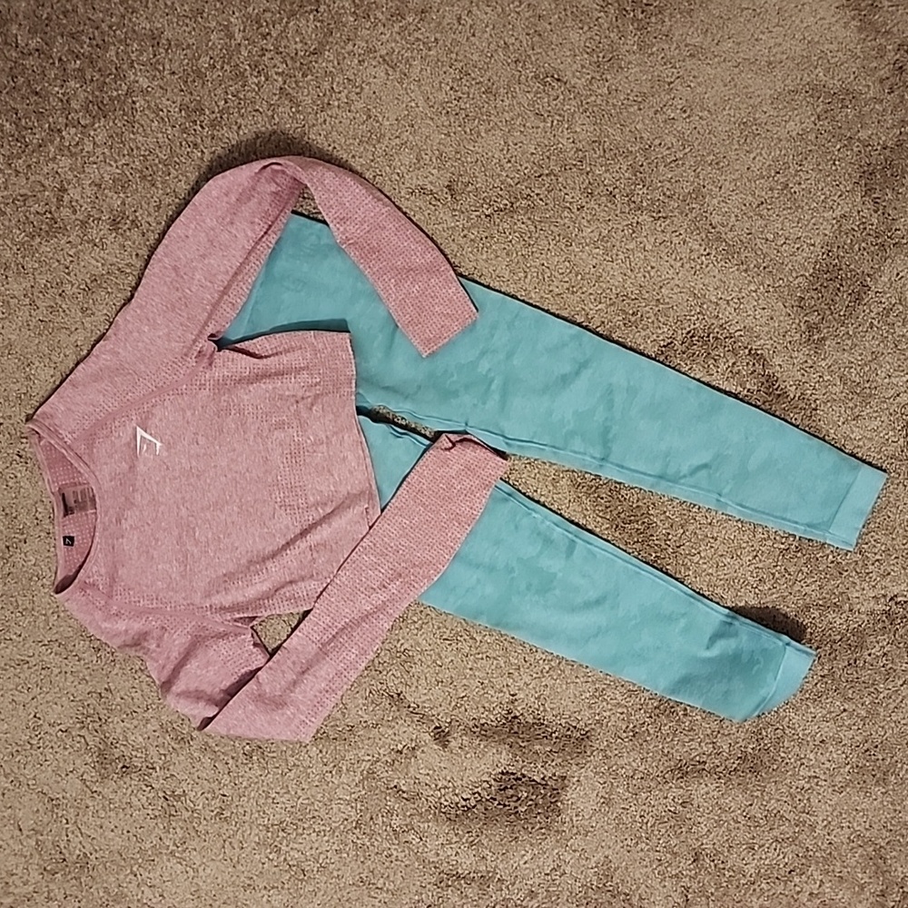 Gymshark Medium Set High Waisted Leggings & Long Sleeve Cropped Shirt
